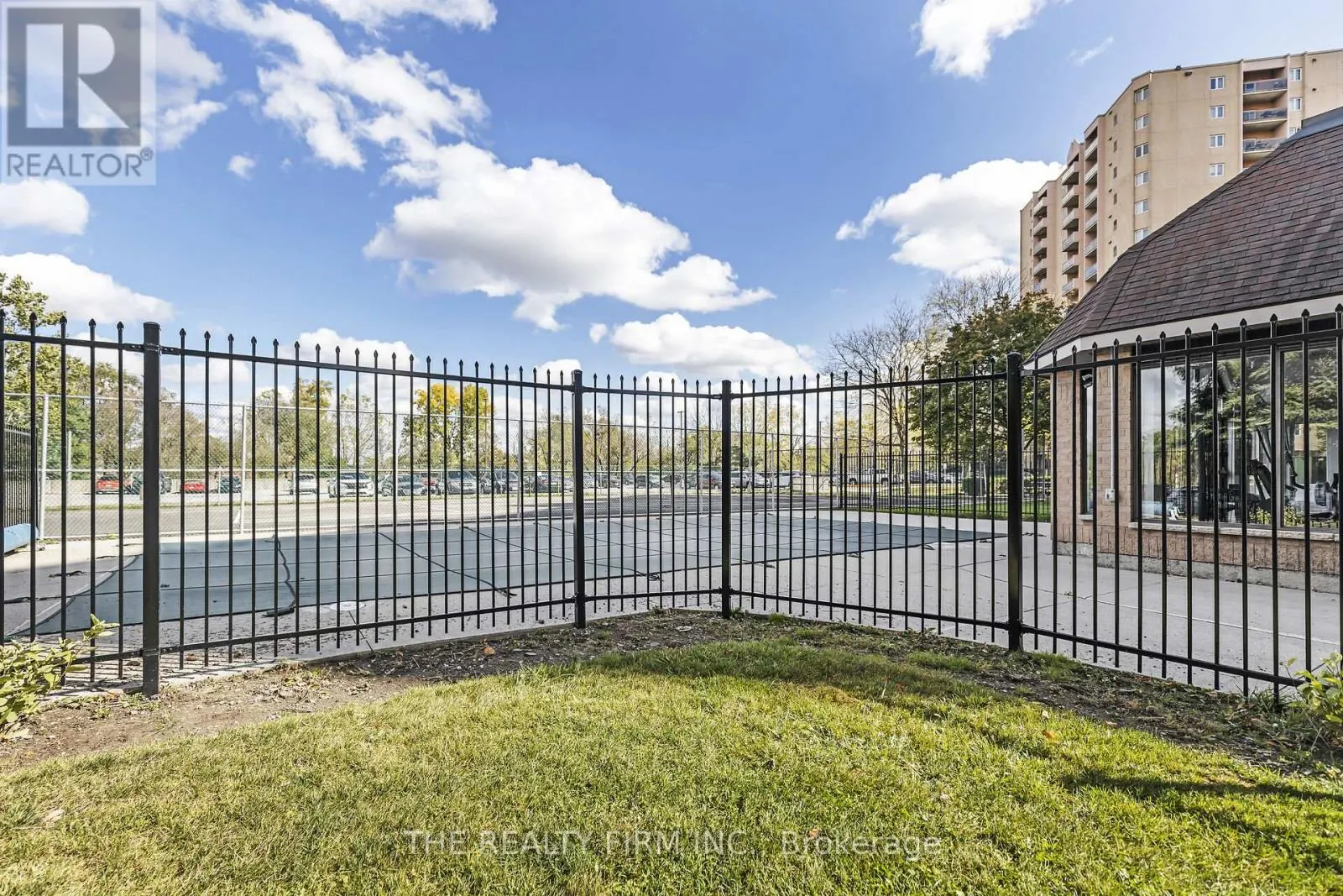 504 - 858 COMMISSIONERS ROAD E, #504