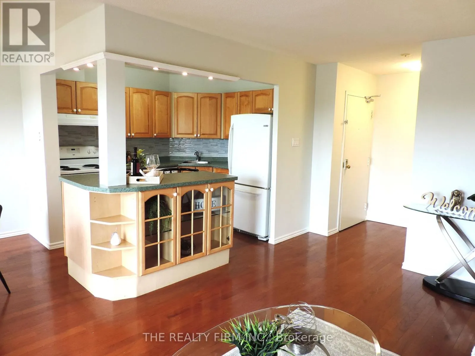 504 - 858 COMMISSIONERS ROAD E, #504