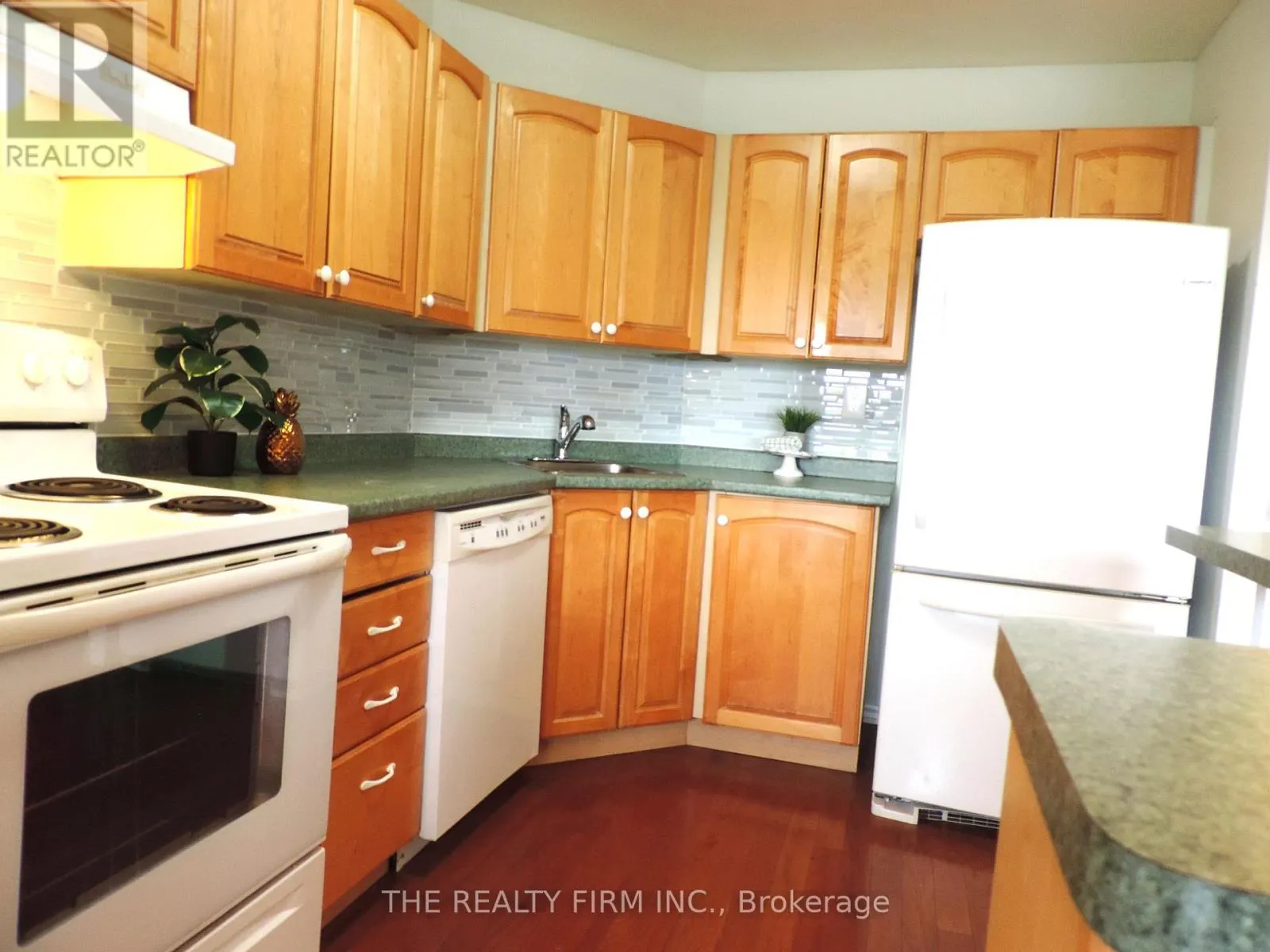 504 - 858 COMMISSIONERS ROAD E, #504