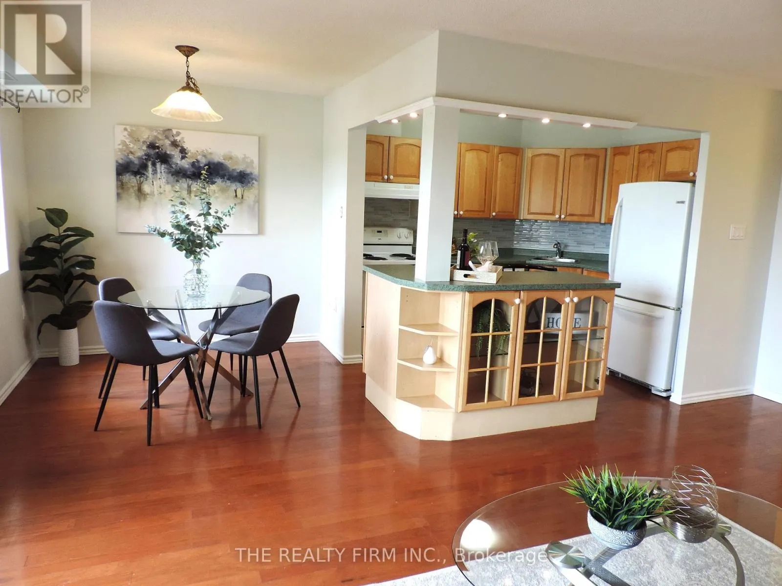 504 - 858 COMMISSIONERS ROAD E, #504