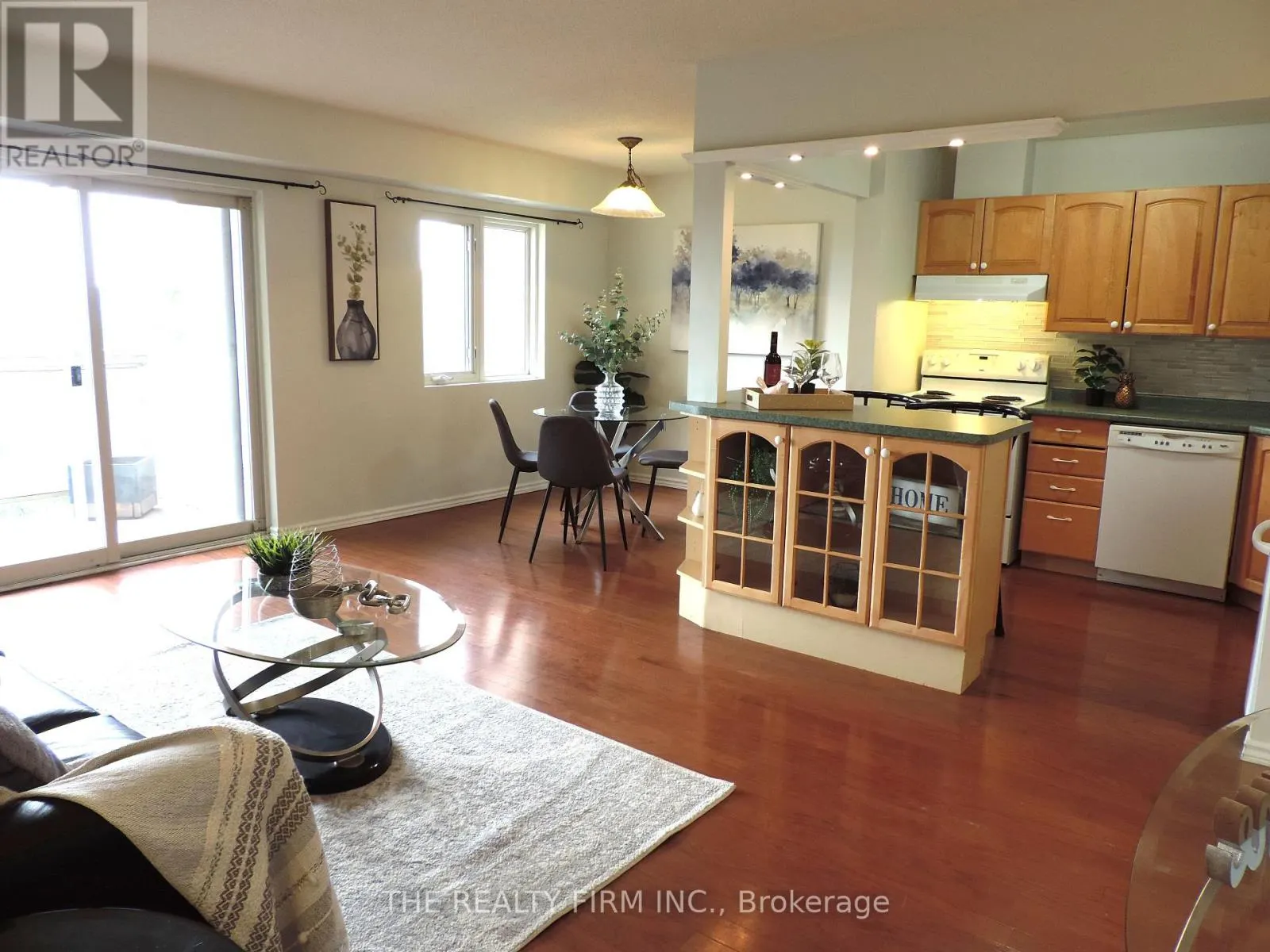 504 - 858 COMMISSIONERS ROAD E, #504