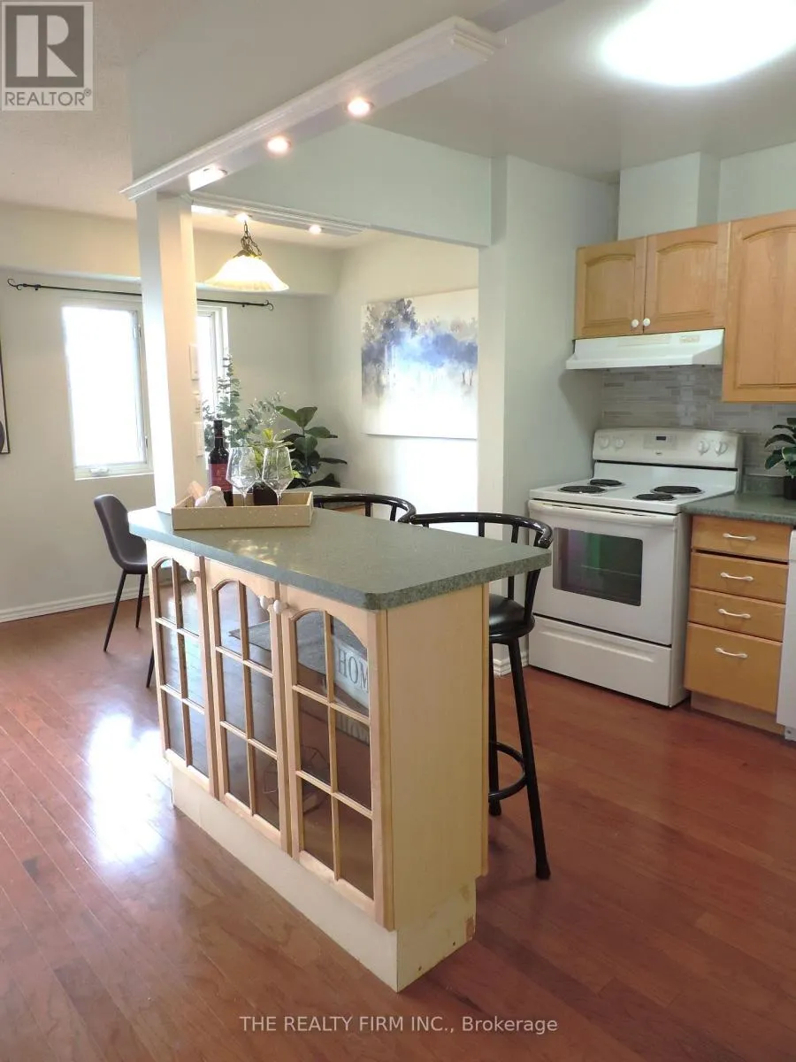 504 - 858 COMMISSIONERS ROAD E, #504