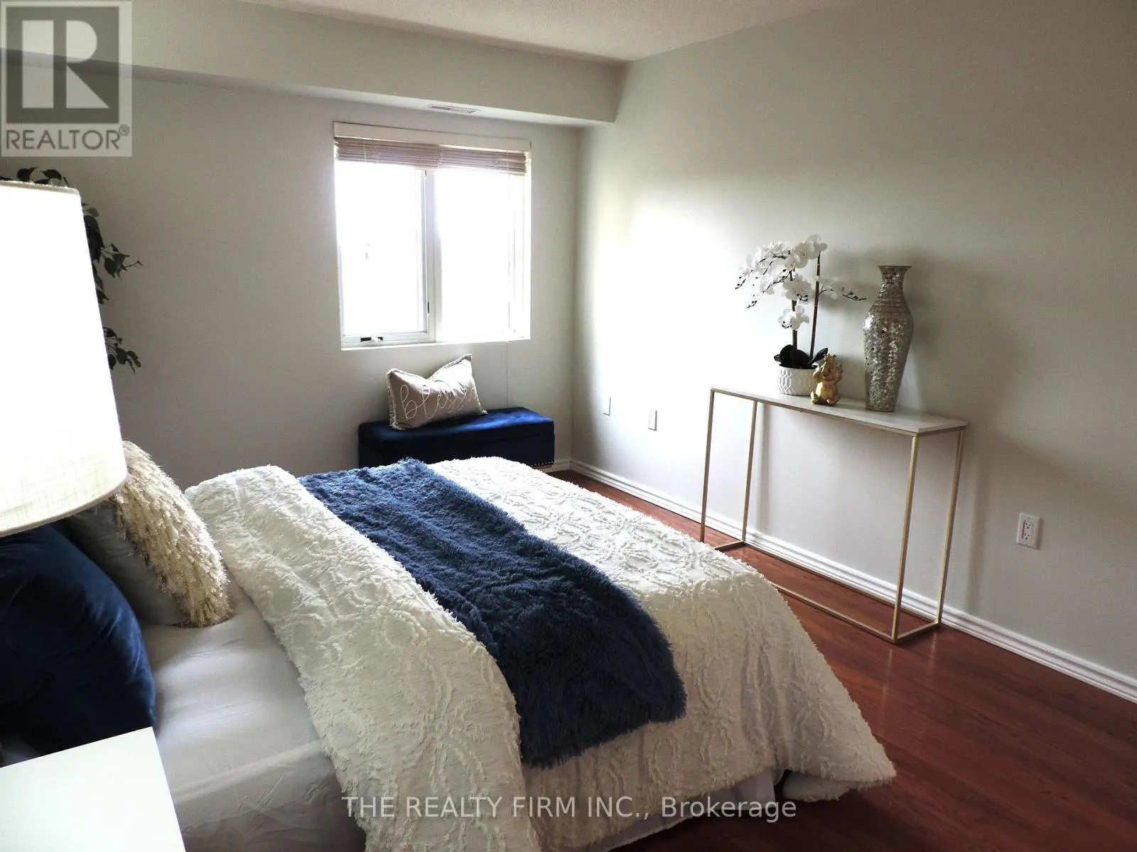 504 - 858 COMMISSIONERS ROAD E, #504