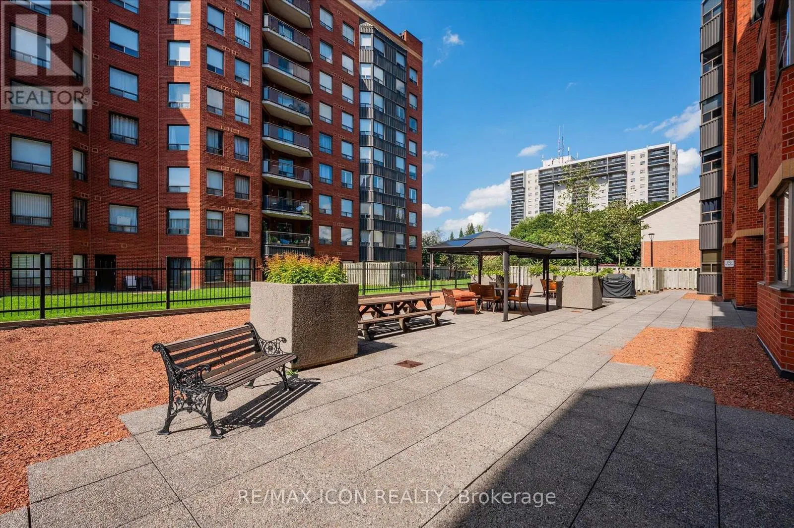 610 - 20 ELLEN STREET E