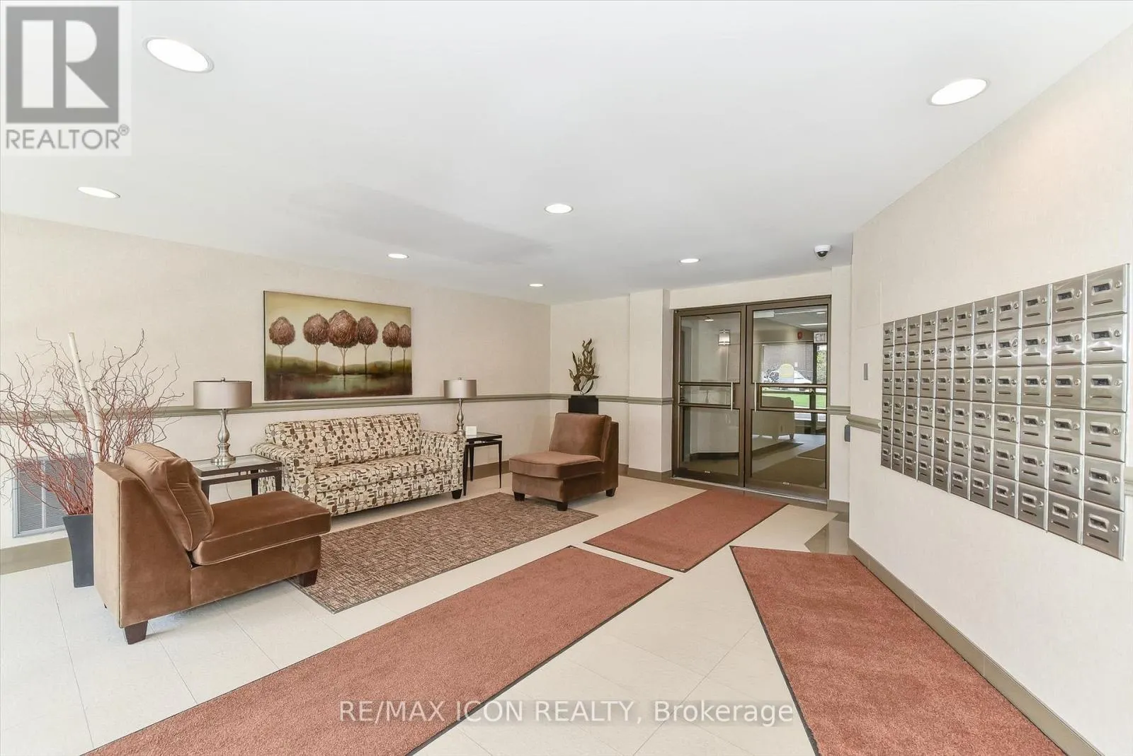 610 - 20 ELLEN STREET E