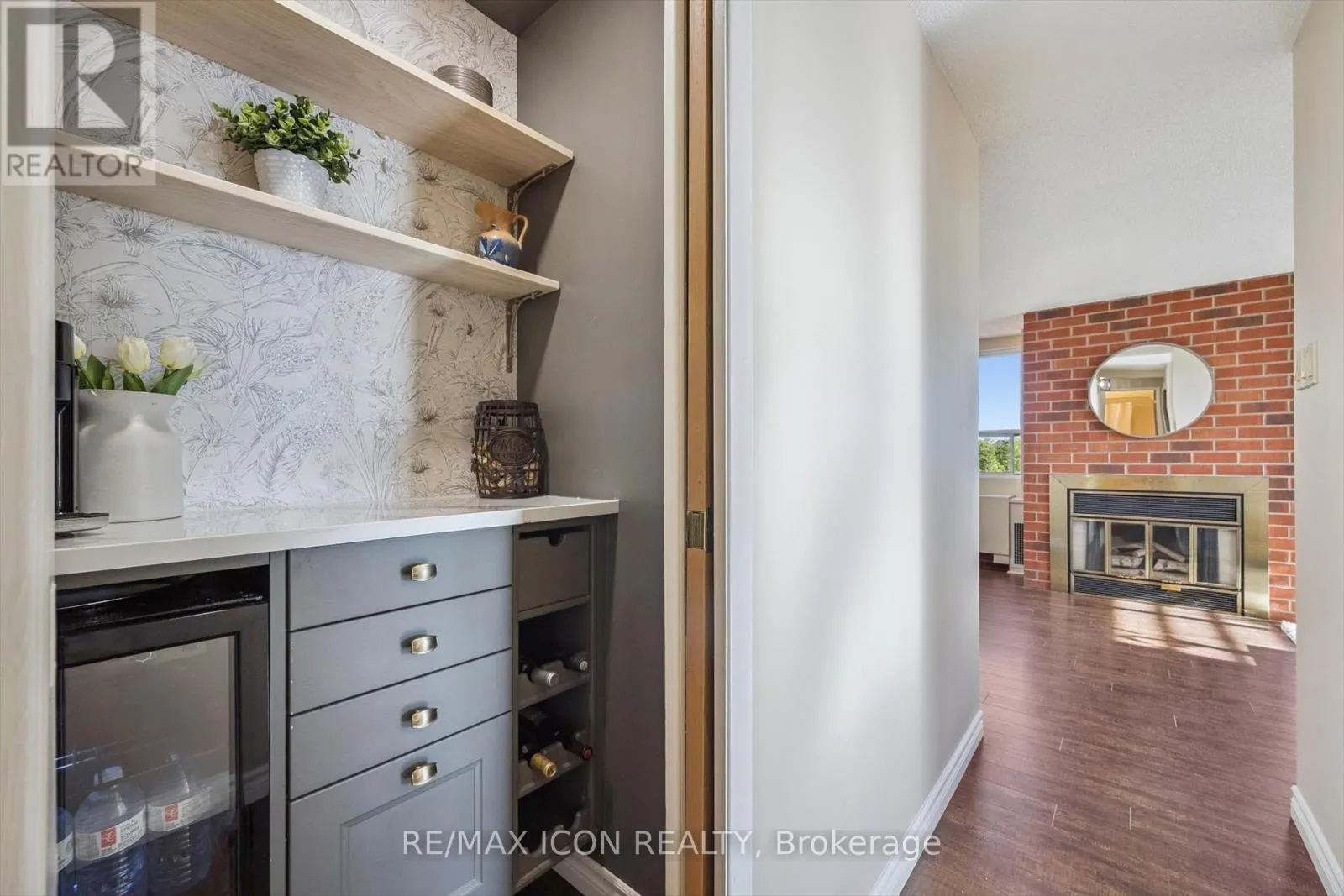 610 - 20 ELLEN STREET E