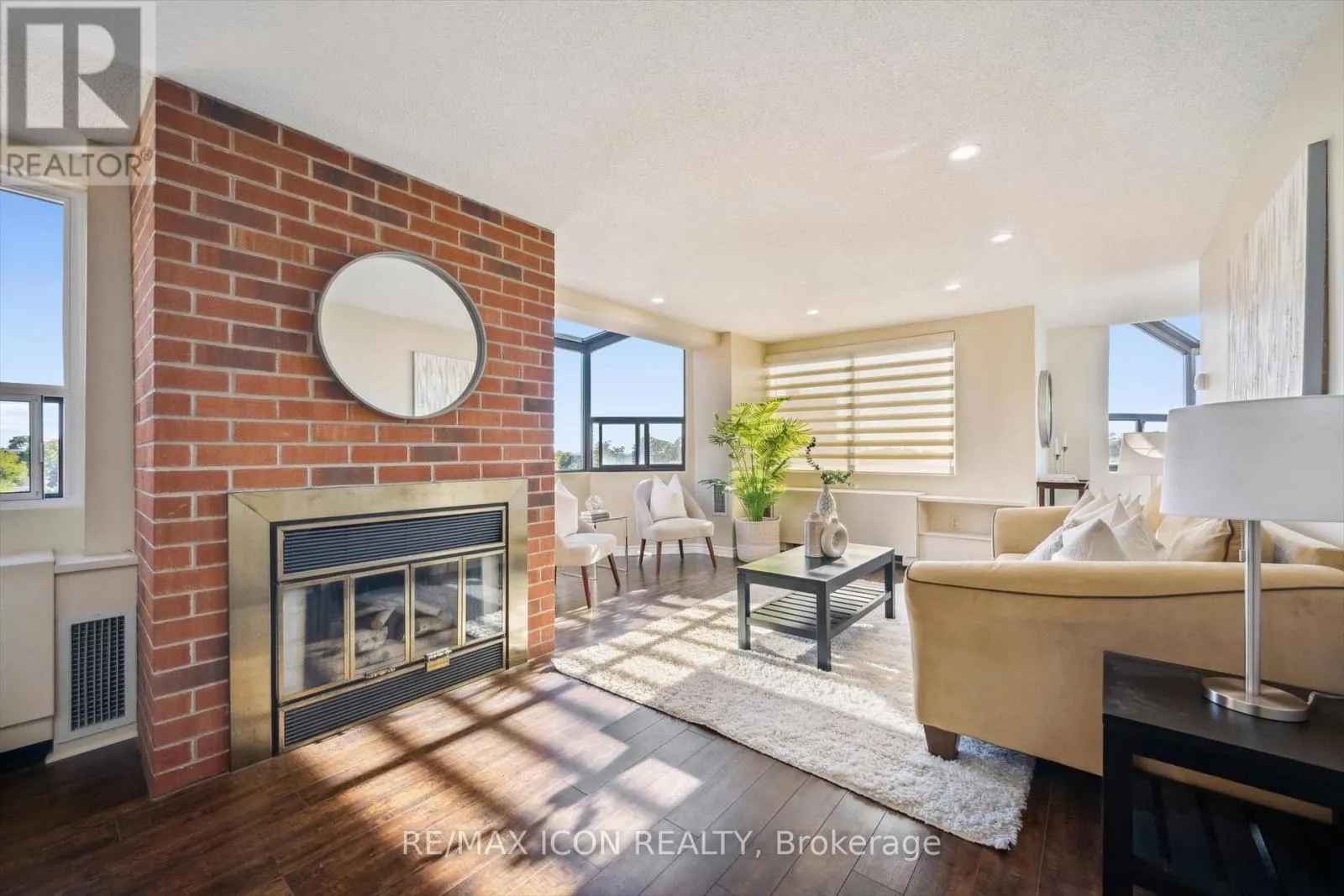 610 - 20 ELLEN STREET E