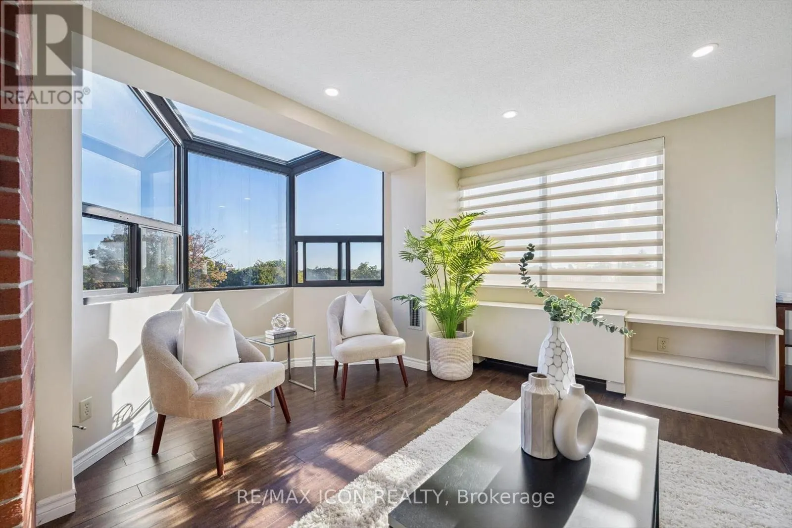 610 - 20 ELLEN STREET E