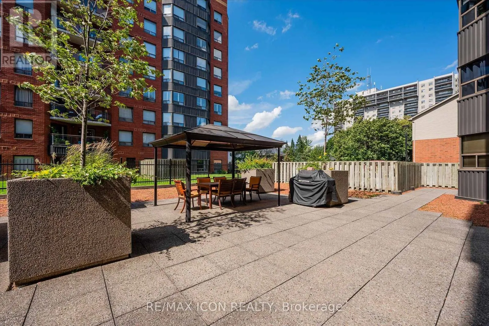 610 - 20 ELLEN STREET E