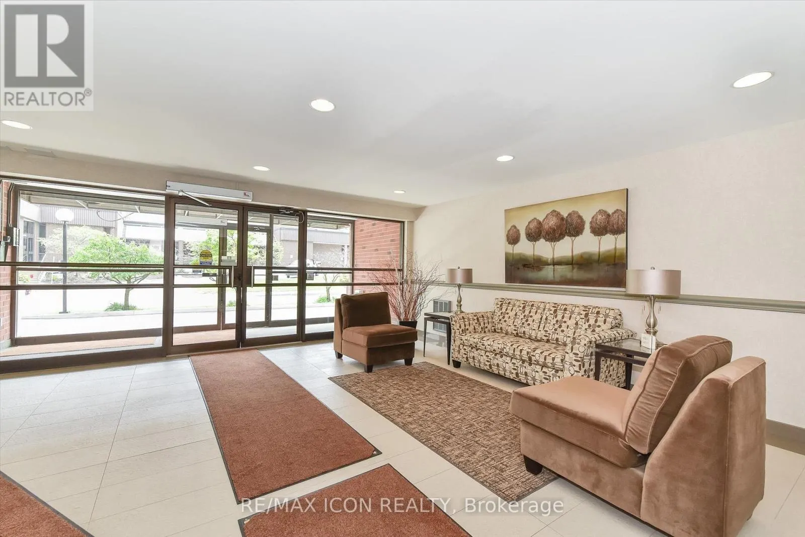 610 - 20 ELLEN STREET E