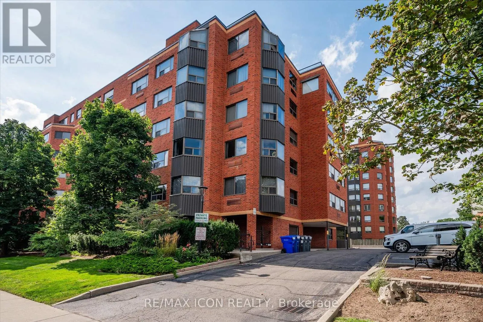 610 - 20 ELLEN STREET E