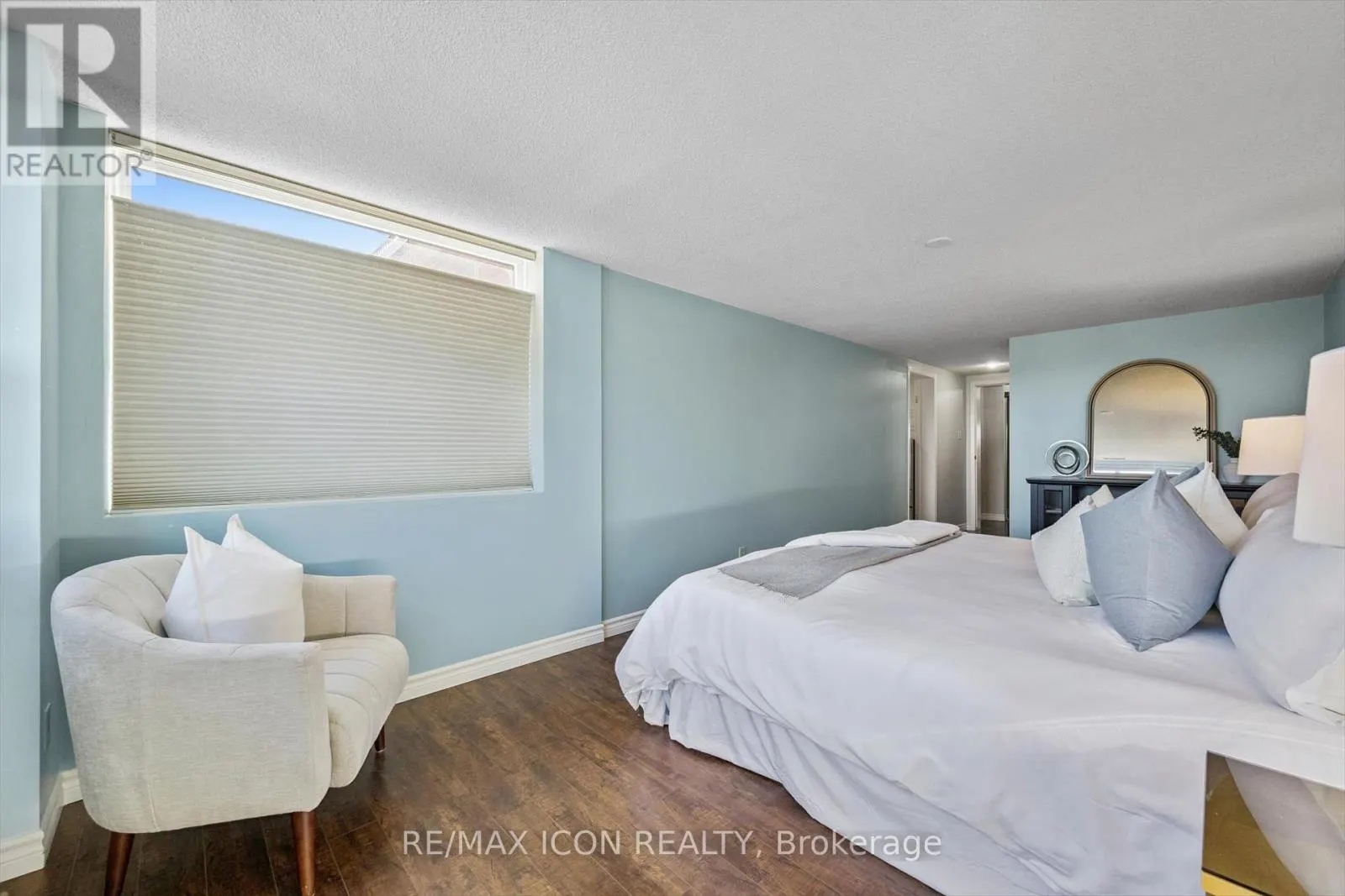 610 - 20 ELLEN STREET E