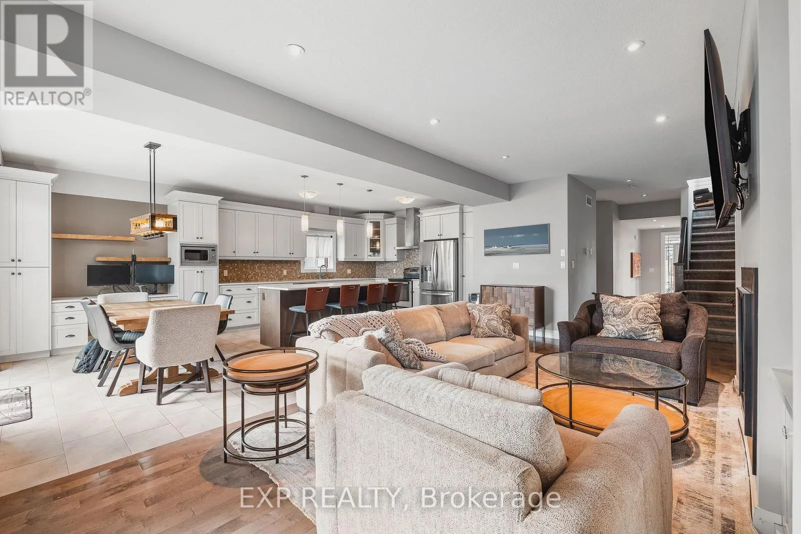 346 MOORLANDS CRESCENT