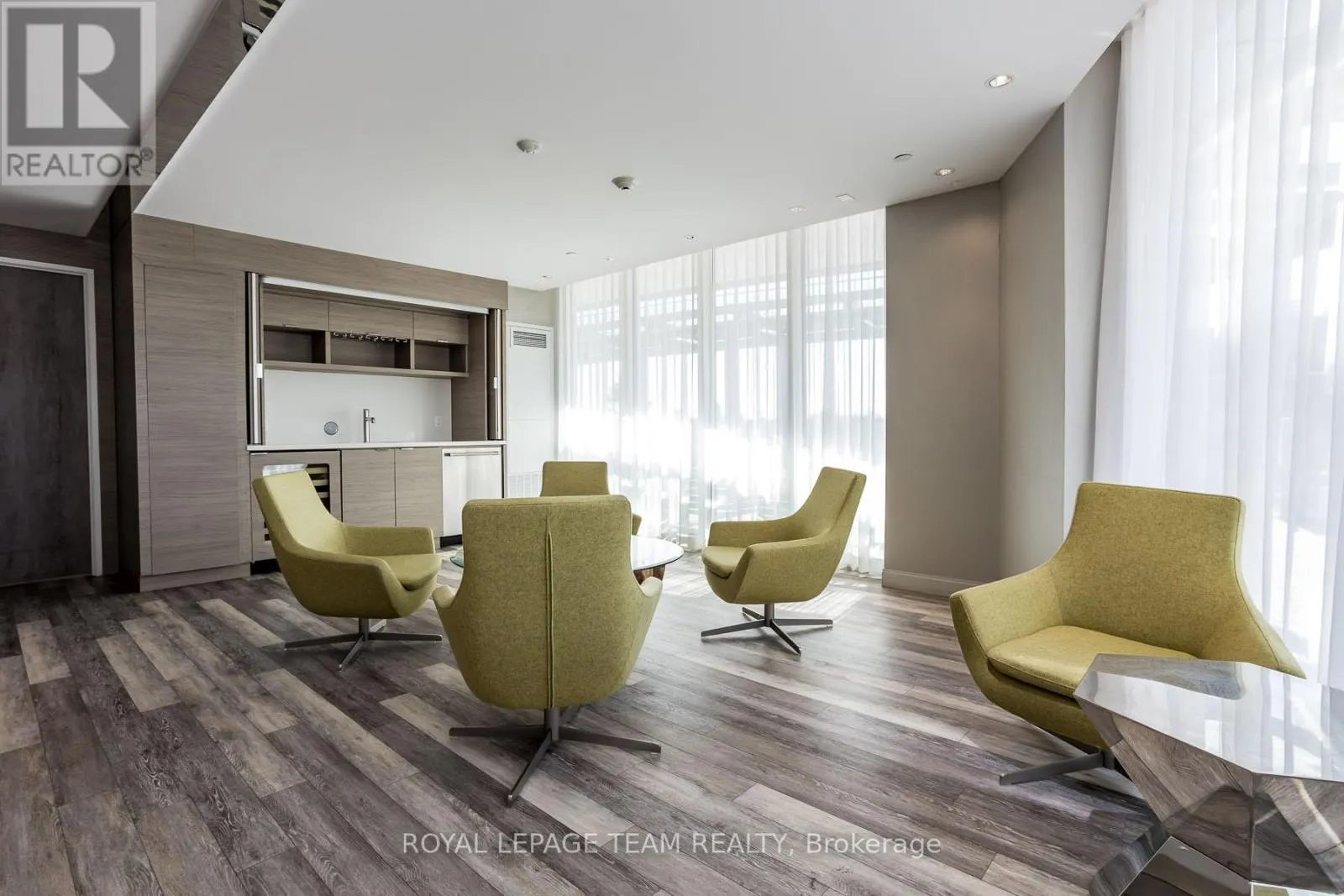 709 - 485 RICHMOND ROAD