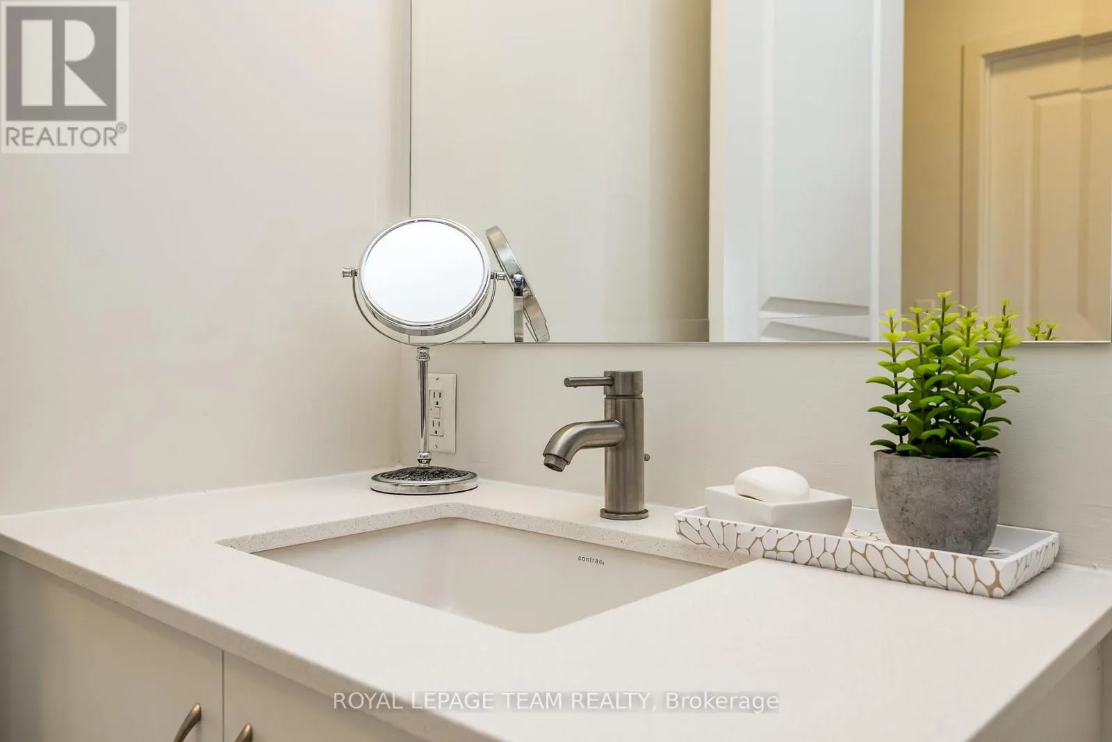 709 - 485 RICHMOND ROAD