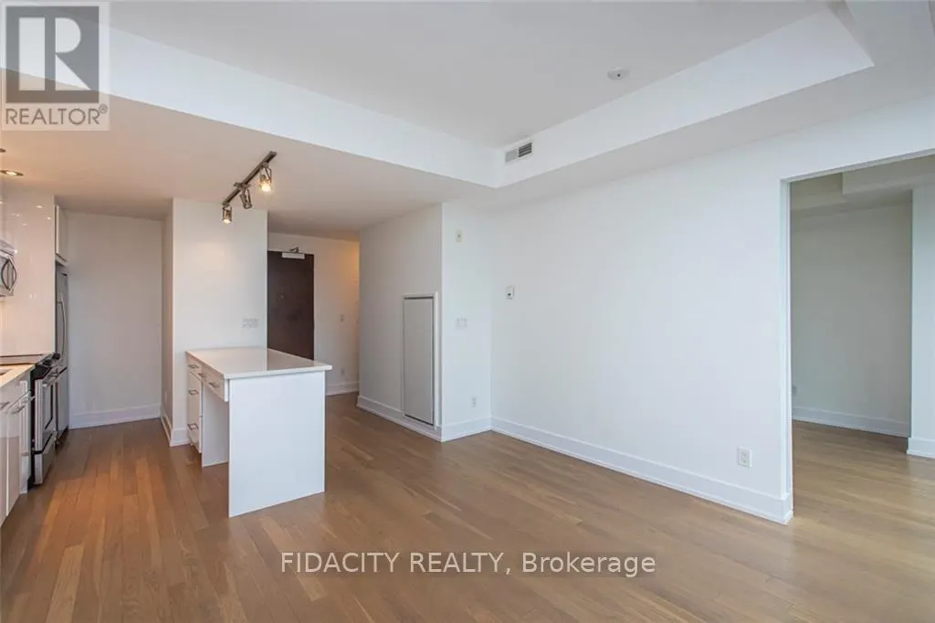 820 - 360 PATRICIA AVENUE