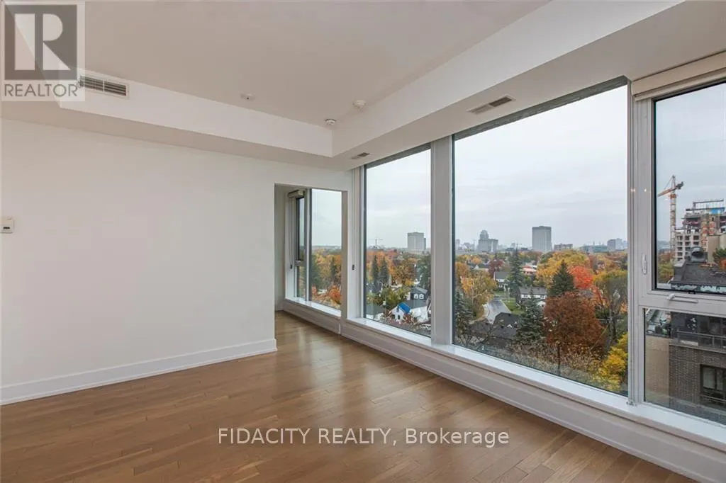 820 - 360 PATRICIA AVENUE