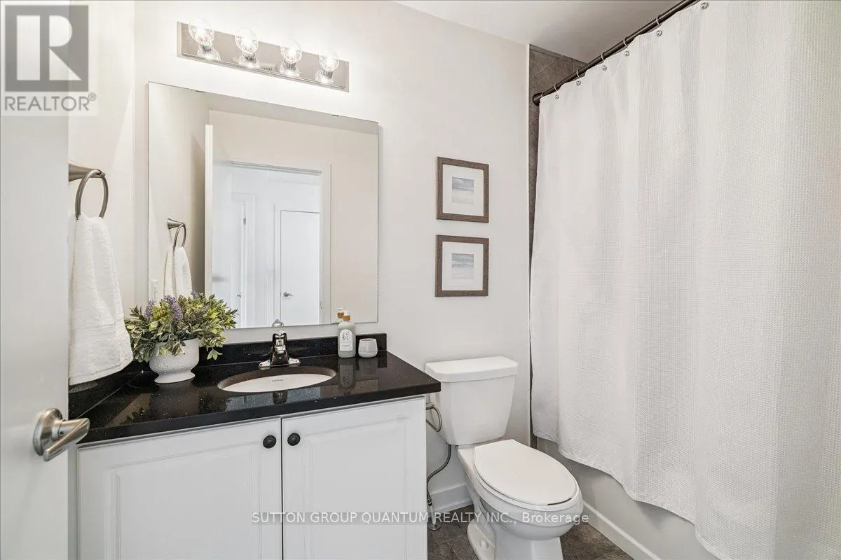 105 - 590 NORTH SERVICE ROAD