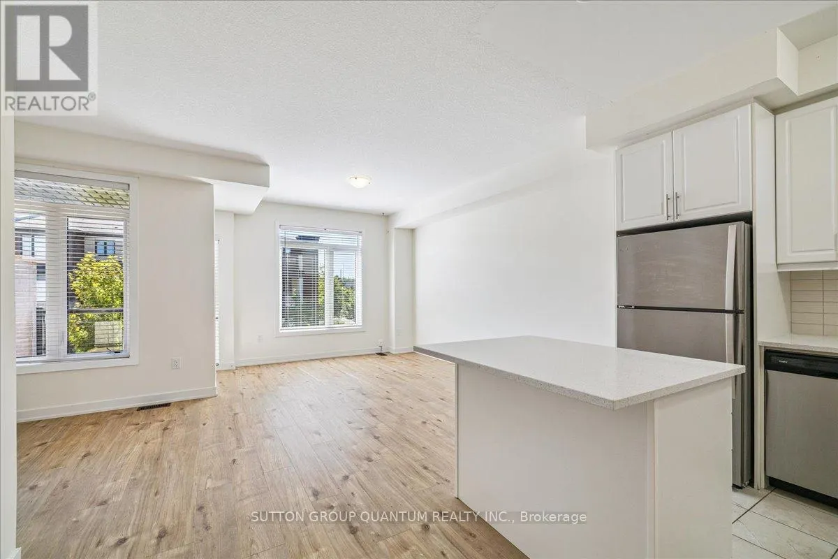 105 - 590 NORTH SERVICE ROAD