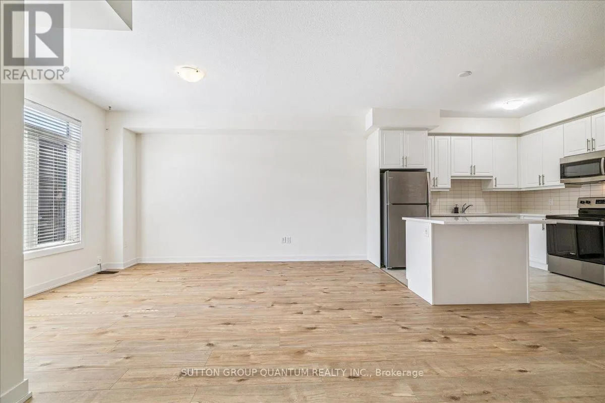 105 - 590 NORTH SERVICE ROAD