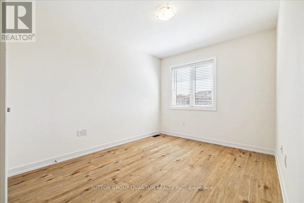 105 - 590 NORTH SERVICE ROAD