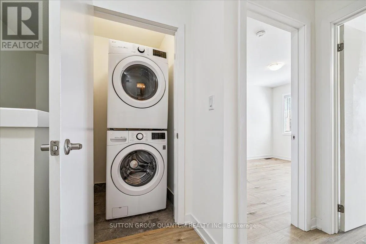 105 - 590 NORTH SERVICE ROAD