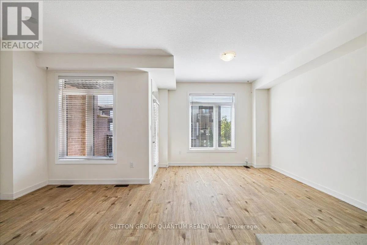 105 - 590 NORTH SERVICE ROAD