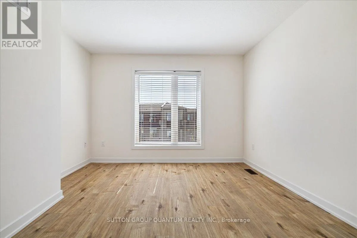 105 - 590 NORTH SERVICE ROAD