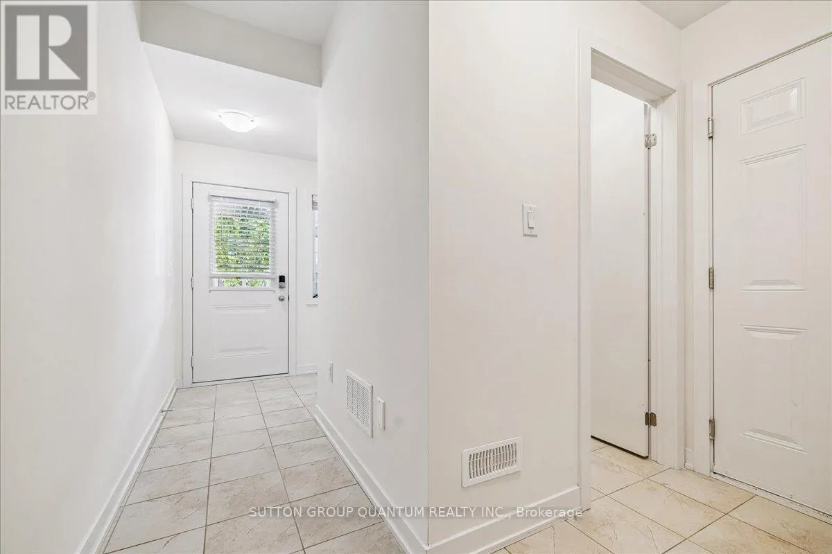 105 - 590 NORTH SERVICE ROAD