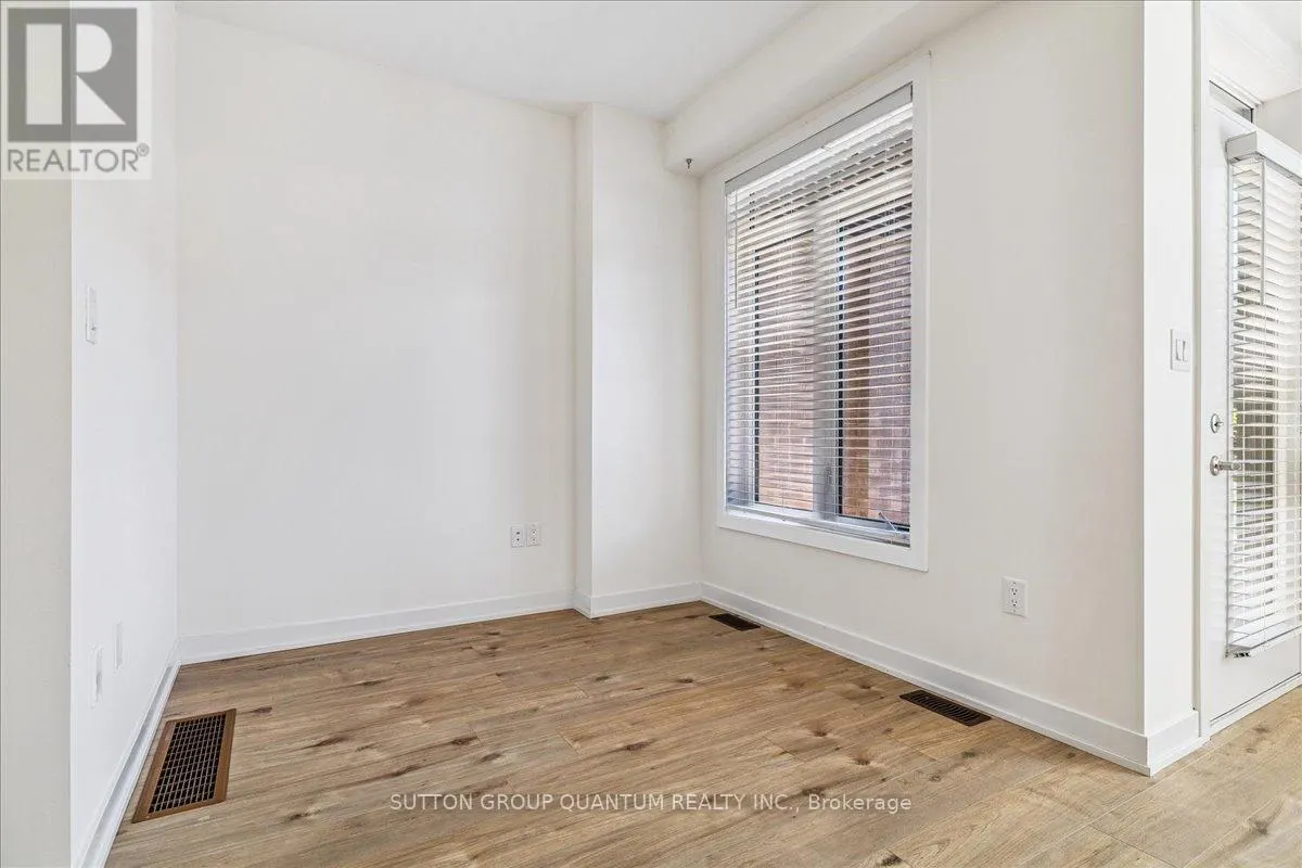 105 - 590 NORTH SERVICE ROAD