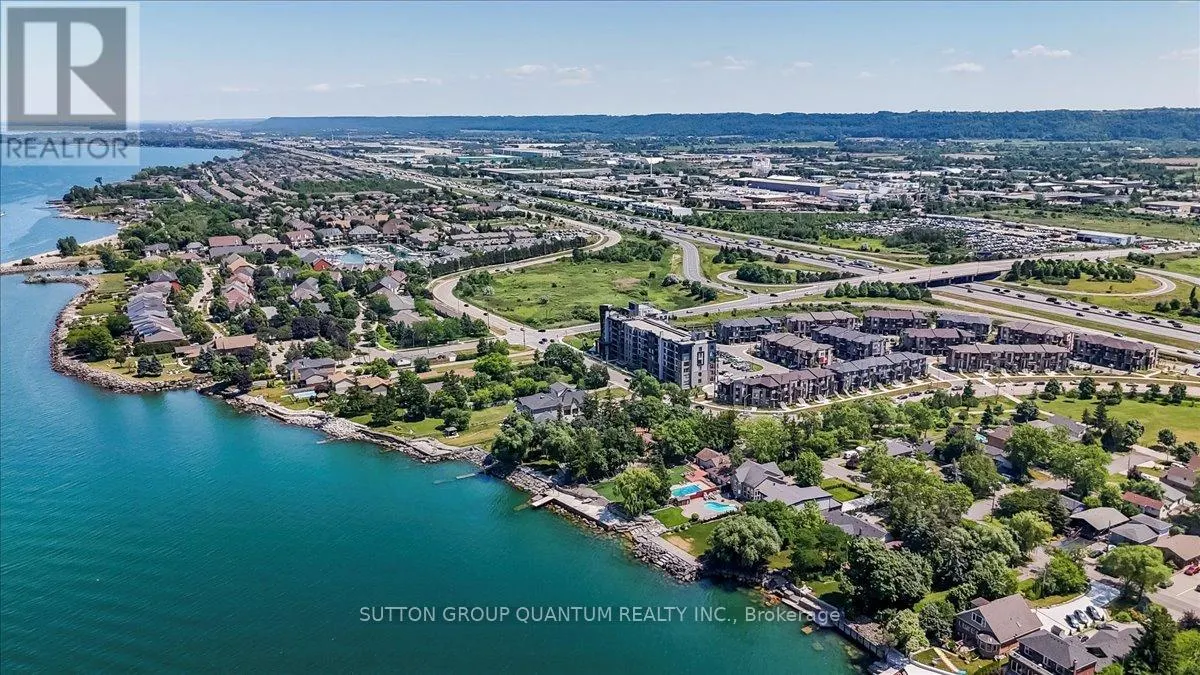 105 - 590 NORTH SERVICE ROAD