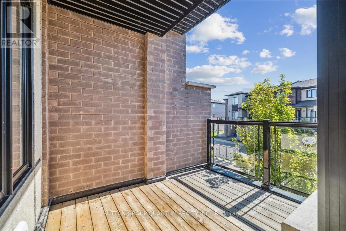 105 - 590 NORTH SERVICE ROAD