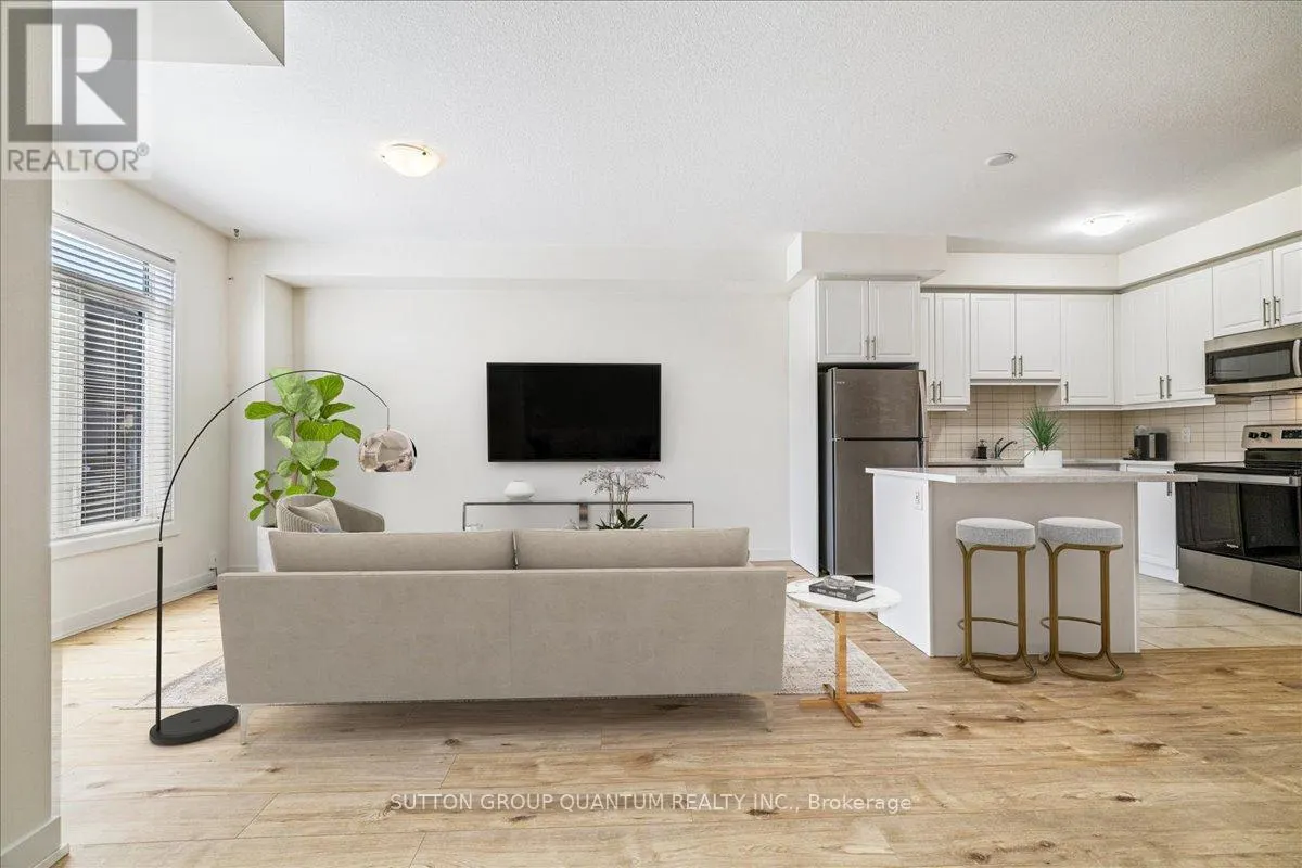 105 - 590 NORTH SERVICE ROAD