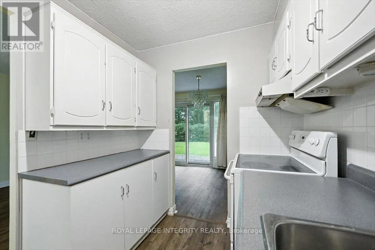 109 - 158A MCARTHUR AVENUE