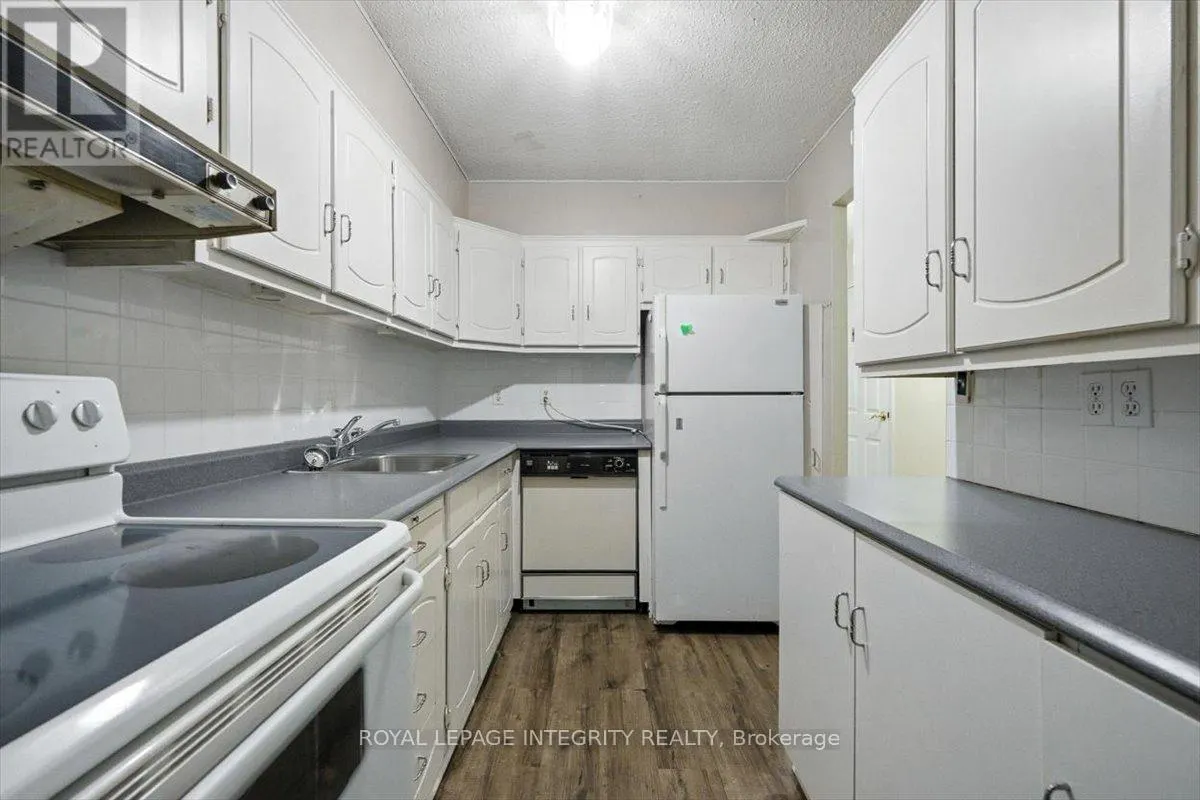 109 - 158A MCARTHUR AVENUE