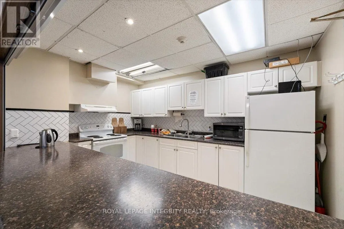 109 - 158A MCARTHUR AVENUE