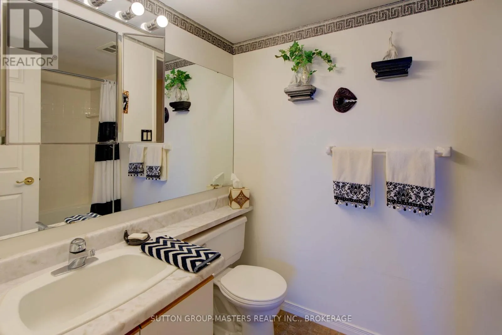 1004 - 257 BATH ROAD, #1004