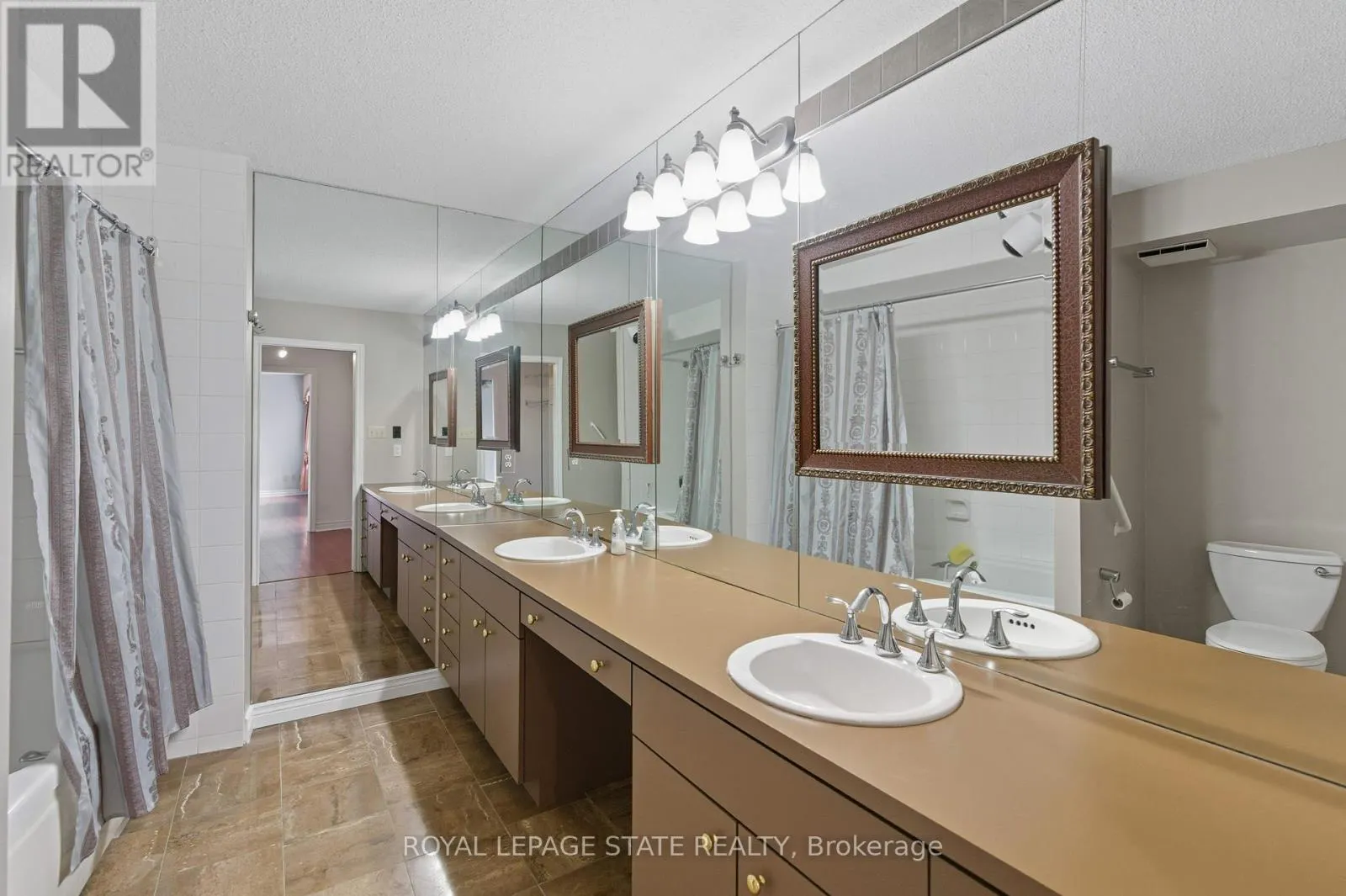 702 - 20 BERKLEY STREET