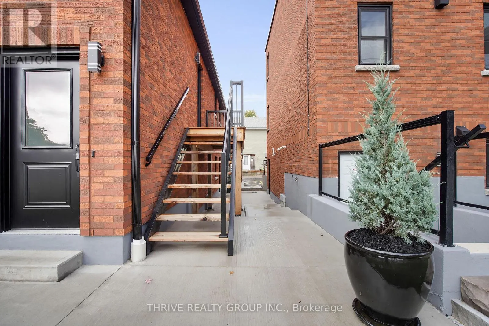 3 - 74 CHURCH STREET, #3