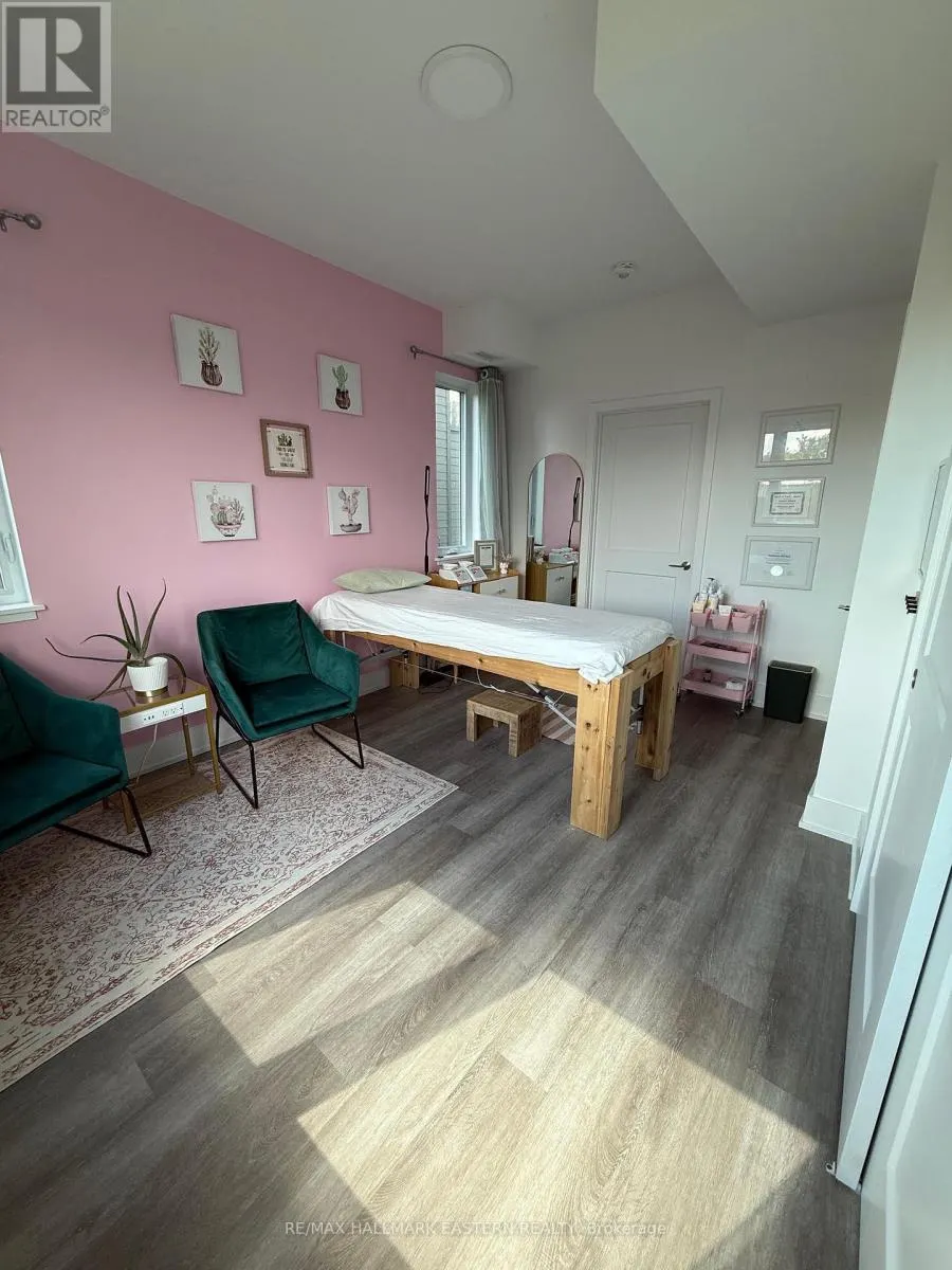 4 - 19 WEST STREET N, #4