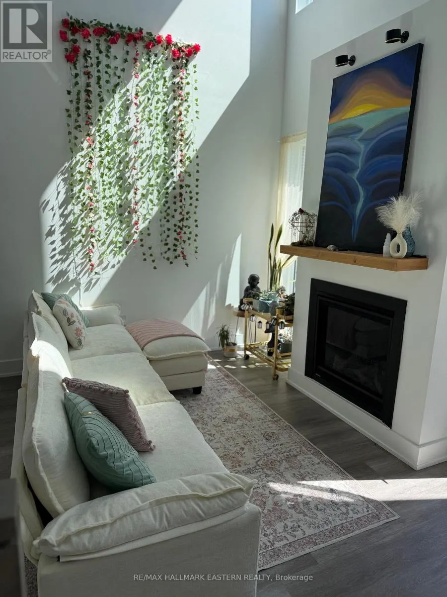 4 - 19 WEST STREET N, #4