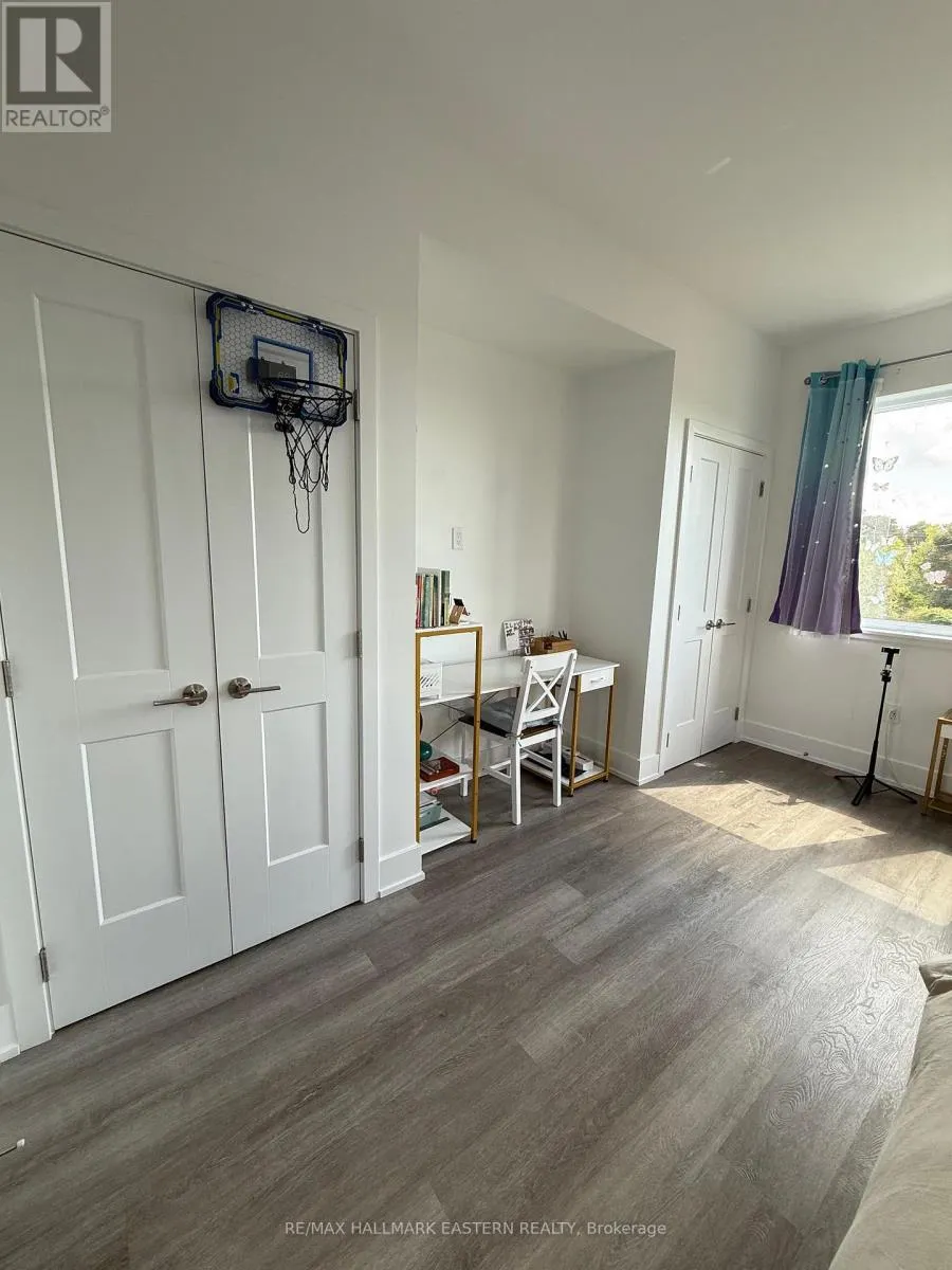 4 - 19 WEST STREET N, #4