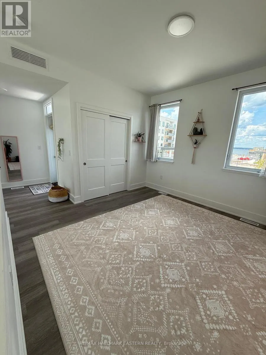 4 - 19 WEST STREET N, #4