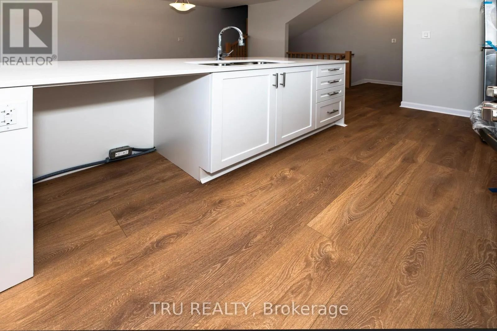 517 WOODLILY PRIVATE