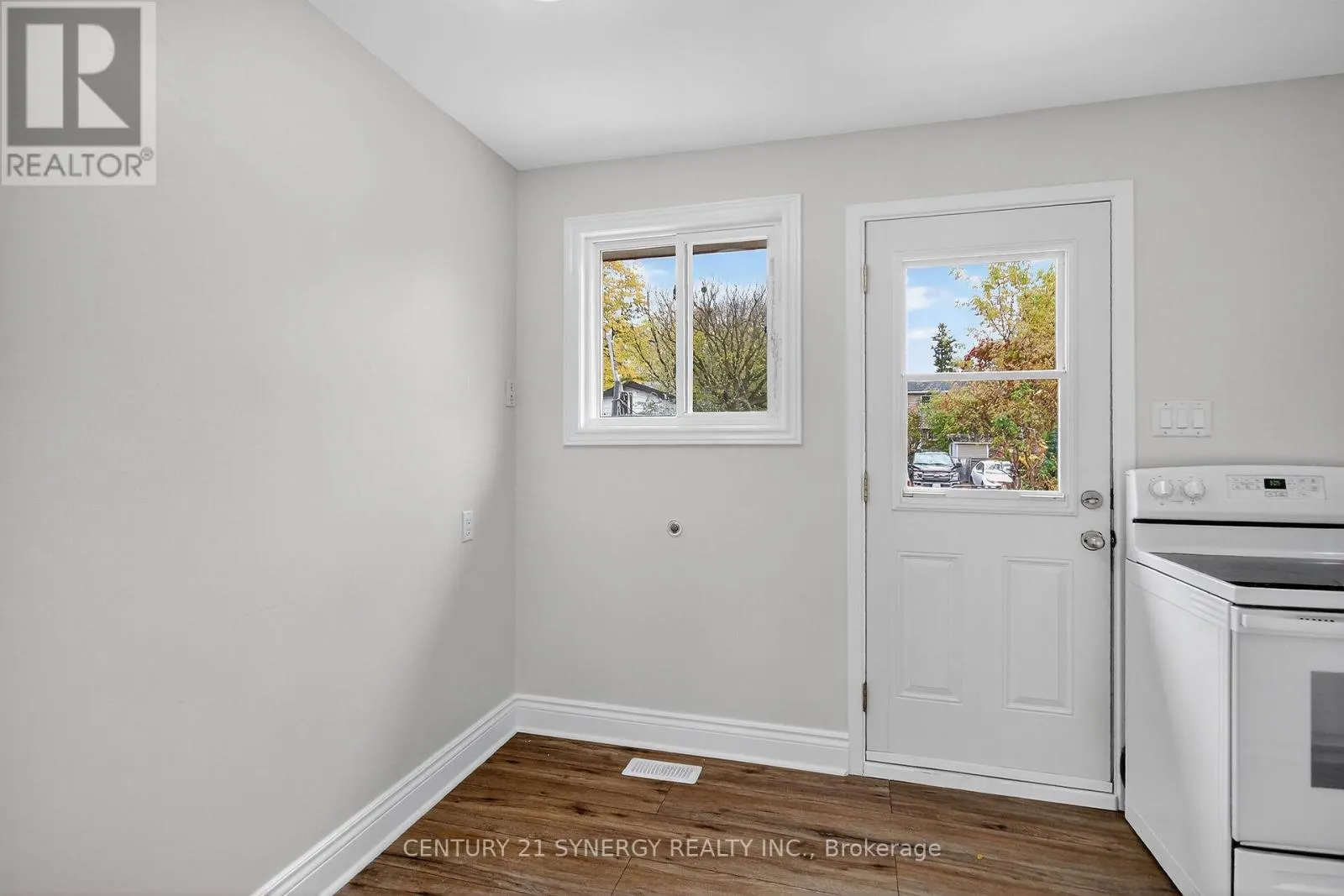 928 MEADOWLANDS DRIVE