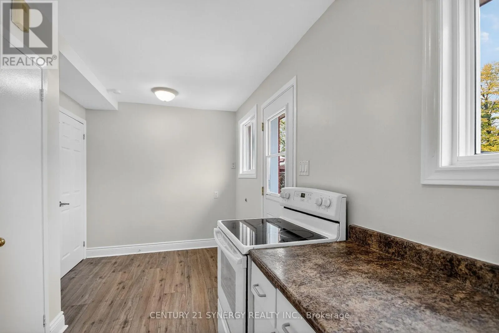 928 MEADOWLANDS DRIVE