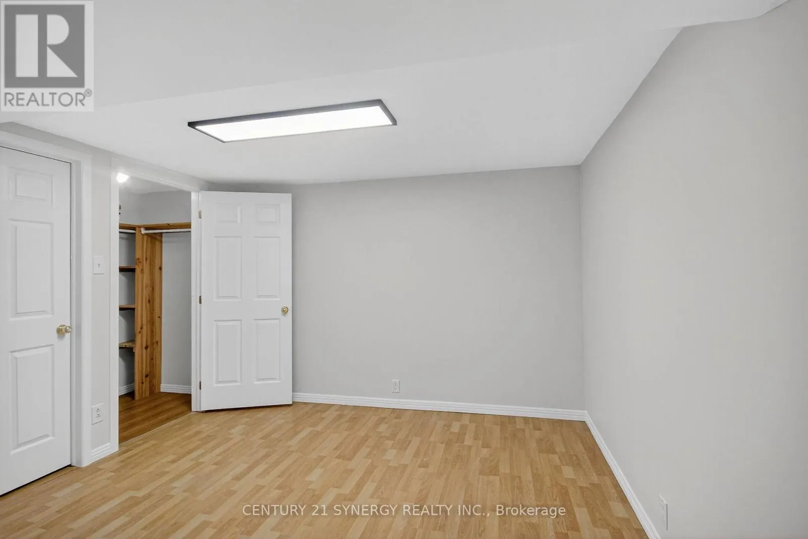 928 MEADOWLANDS DRIVE