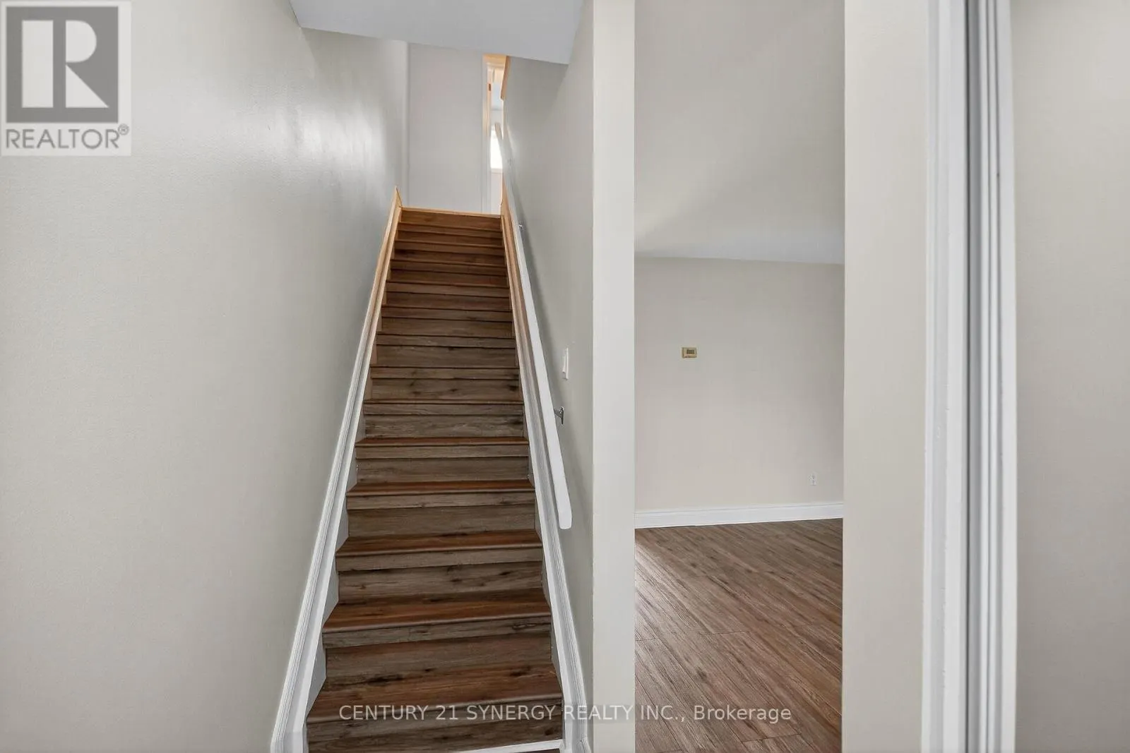 928 MEADOWLANDS DRIVE