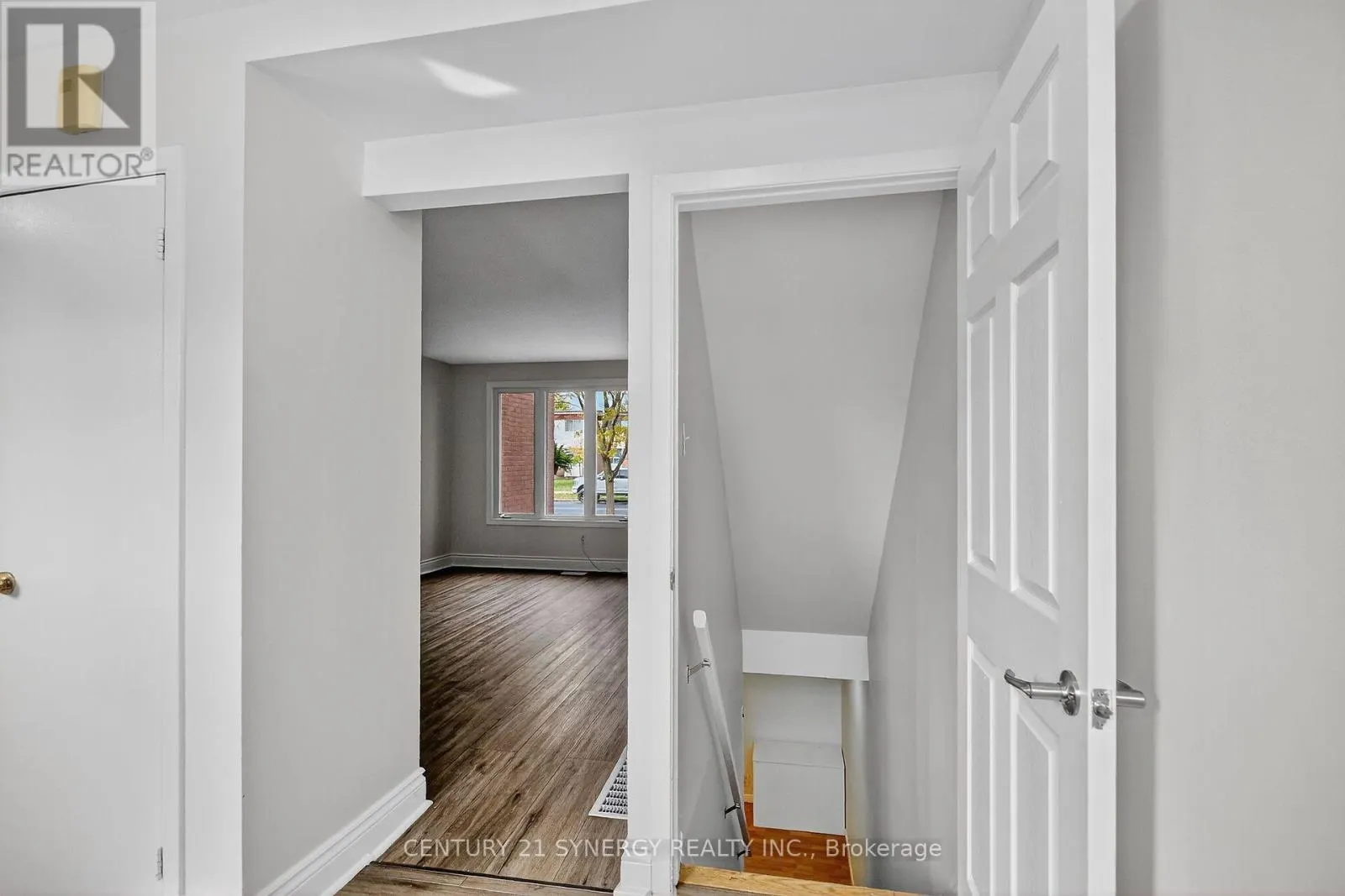 928 MEADOWLANDS DRIVE