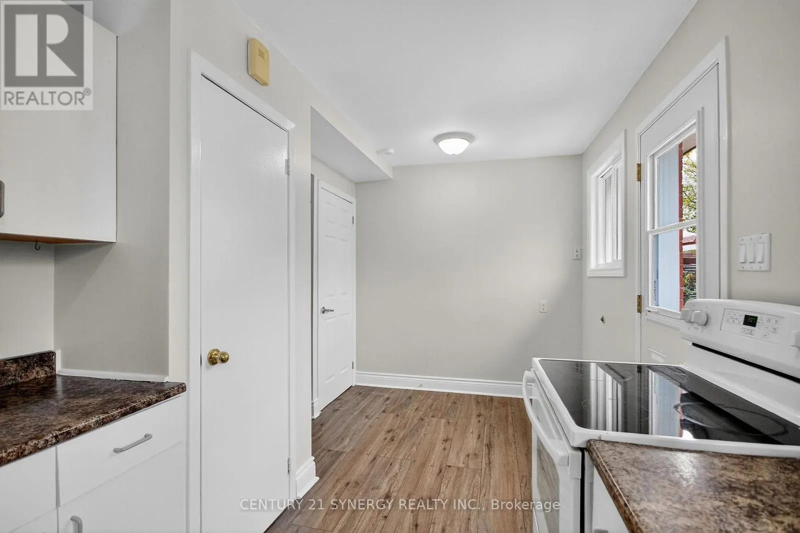 928 MEADOWLANDS DRIVE